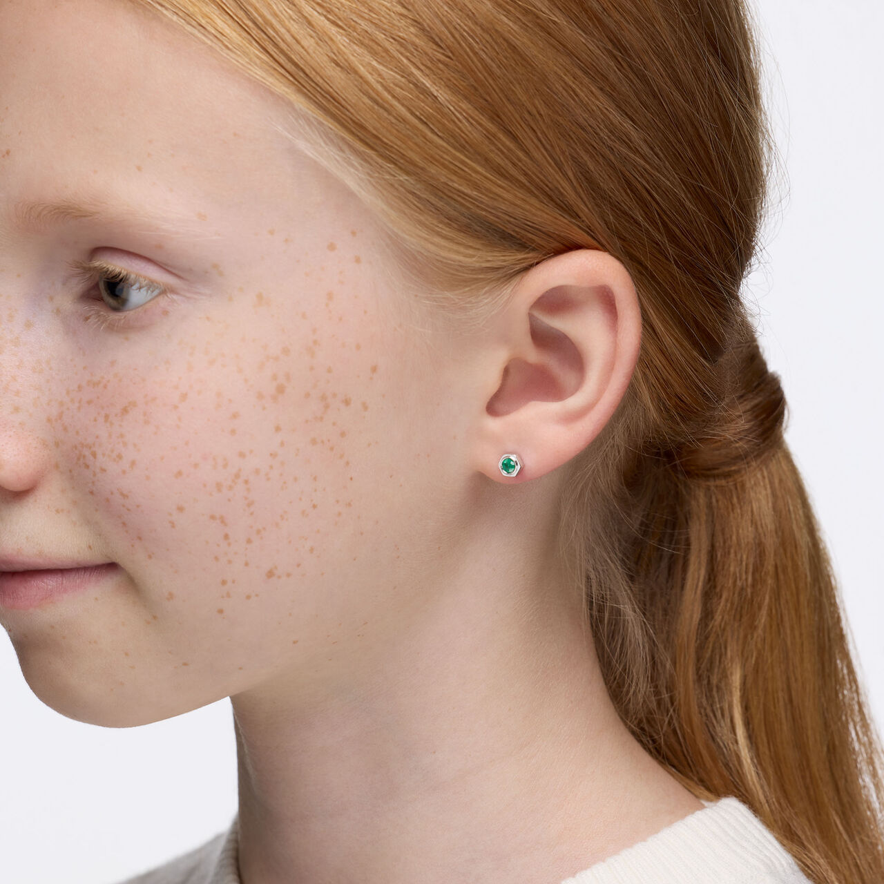 Birks Bee Chic Emerald and Silver Stud Earrings image number 1